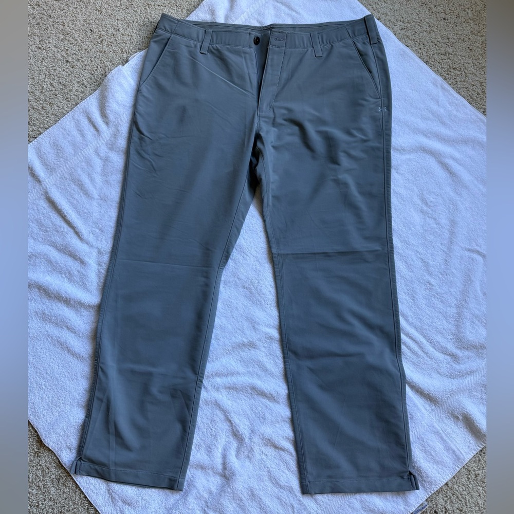 Under Armour Golf Pants 40/32.  Grey.   Straight leg.